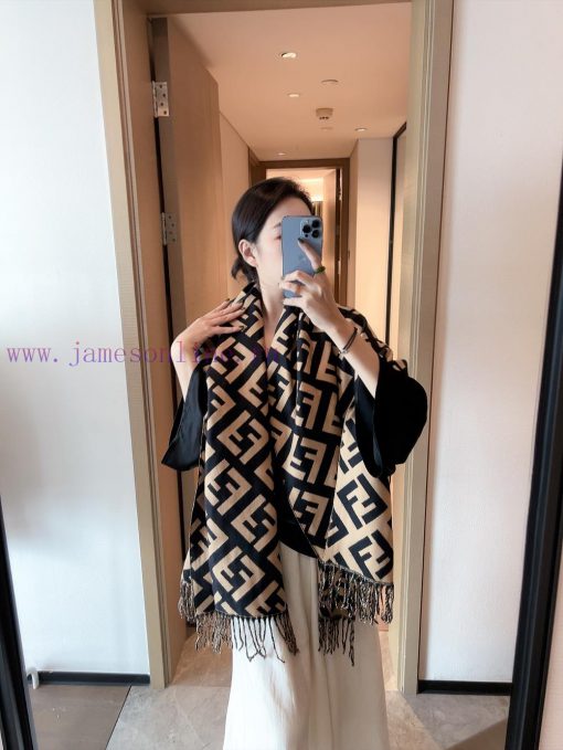 Here's the hit! This year's Fendi style is really popular, one of the must-have styles for ewum1zozm