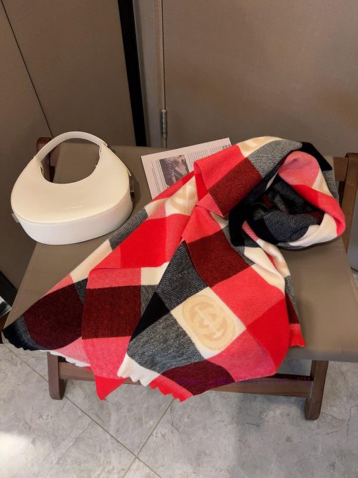 GG logo plaid long scarf is so beautiful [tears]. It is a top-notch new product for the impeafu3r1dy - Image 5