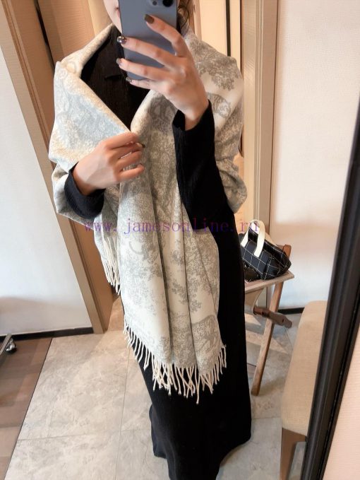 The CD animal printed long scarf is a super stunning genuine order with 100% fidelity and be8kq5qqmm - Image 2