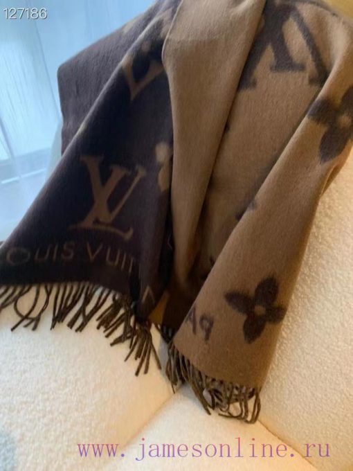 Star Huo Siyan and Li Xiaolu are wearing the same Louis Vuitton high-end rabbit fur scarf shjnsnivqs - Image 9