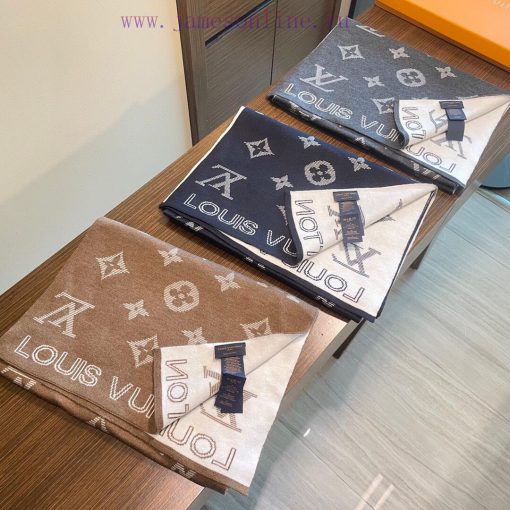 LV official website knitted cashmere material is very warm, soft and skin friendly. It does brur6t0i - Image 3