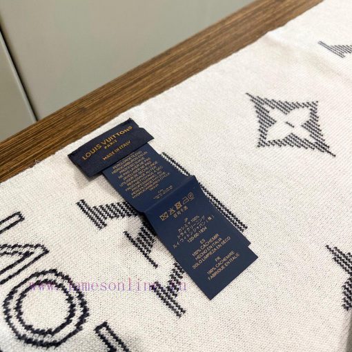 LV official website knitted cashmere material is very warm, soft and skin friendly. It does 53s7sn24 - Image 9