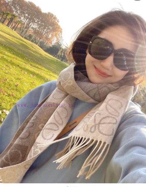 Luoyiwei's solid color clothing is a perfect match for itThe model images are all Meitu stylzyfk0wie