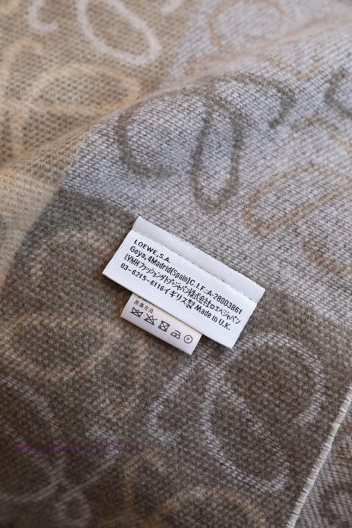LOEWE Two tone Chessboard Wool Cashmere Blended Scarf is a moving scarf with a super gentle fjcyu63o - Image 8