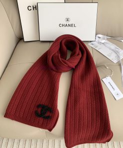 You must have a big red scarf, right Why don't you just have a CHANEL pineapple pattern scad4w8gsmy