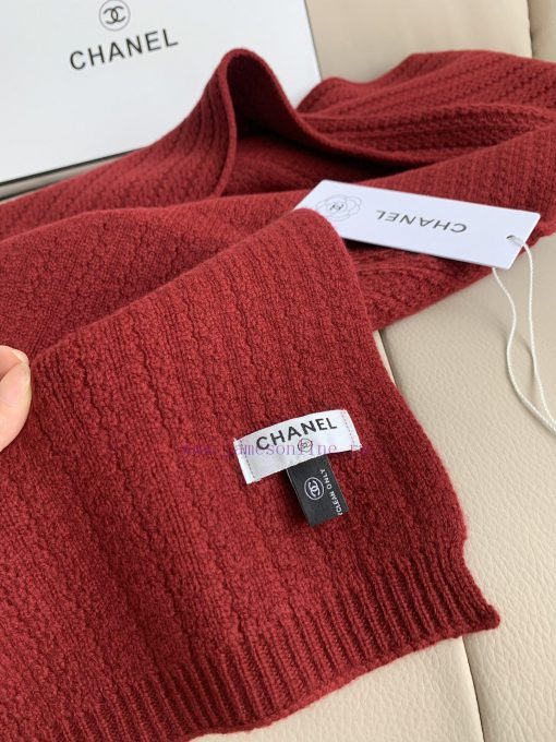 You must have a big red scarf, right Why don't you just have a CHANEL pineapple pattern scad4w8gsmy - Image 10