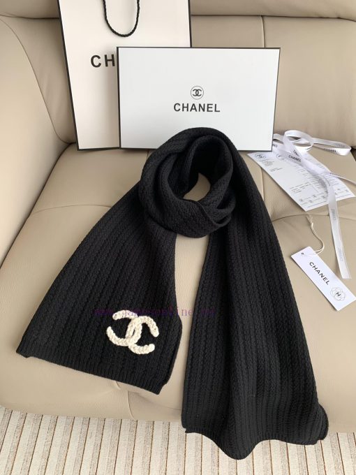 CHANEL 24B Black Knitted ScarfEach has its own beauty, but personally I prefer the first onei12jnj27