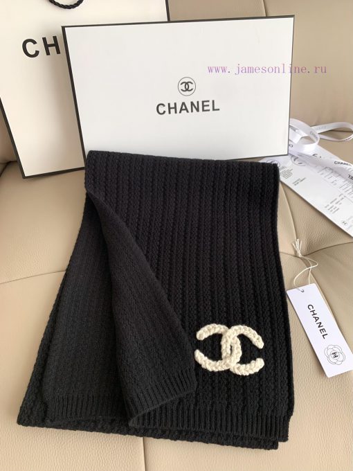 CHANEL 24B Black Knitted ScarfEach has its own beauty, but personally I prefer the first onei12jnj27 - Image 4