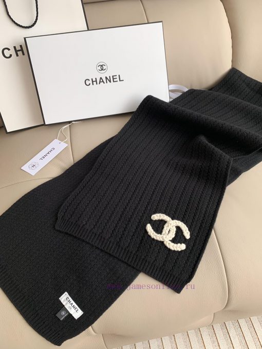 CHANEL 24B Black Knitted ScarfEach has its own beauty, but personally I prefer the first onei12jnj27 - Image 5