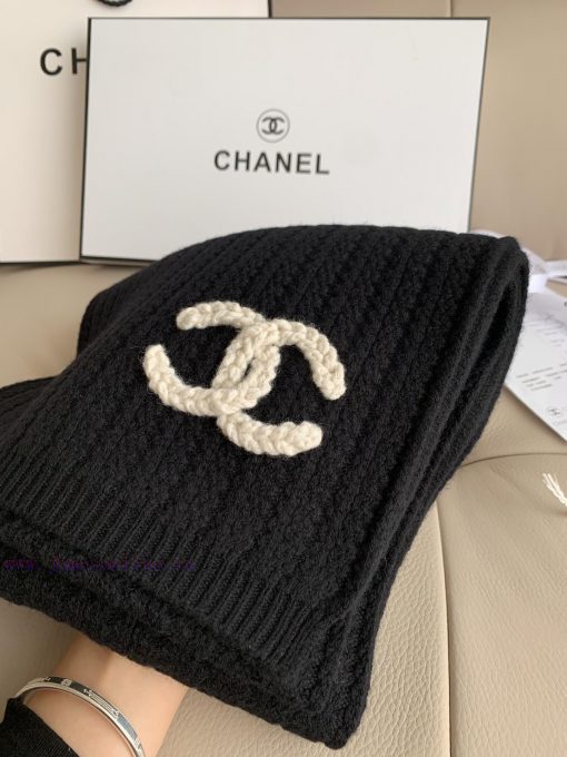 CHANEL 24B Black Knitted ScarfEach has its own beauty, but personally I prefer the first onei12jnj27 - Image 6