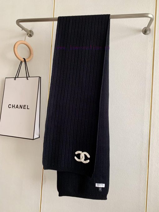 CHANEL 24B Black Knitted ScarfEach has its own beauty, but personally I prefer the first onei12jnj27 - Image 7