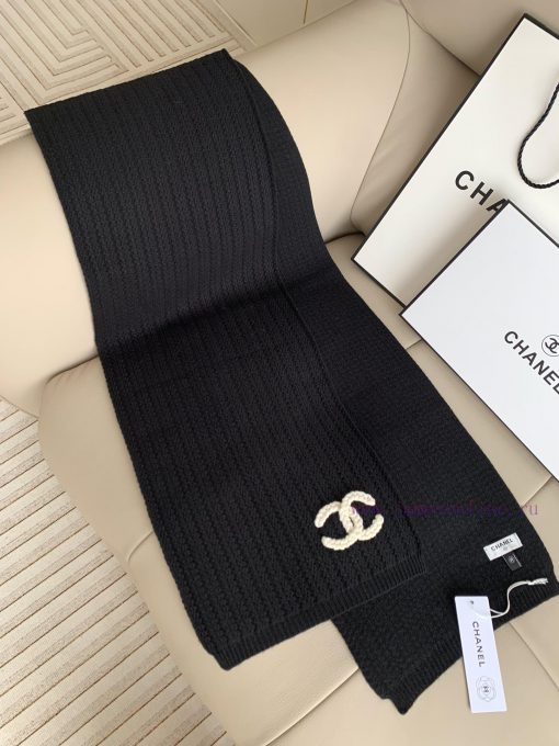 CHANEL 24B Black Knitted ScarfEach has its own beauty, but personally I prefer the first onei12jnj27 - Image 10