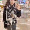 LV Jacquard Scarf Sincerely Praised ‼ The original 11 custom Miss LV long scarf is made of a7rh3czua