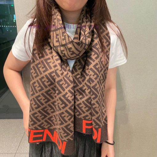 Classic FF letter element scarf, also a fun item just launched ‼ This year's Fendi is also tbgligv07