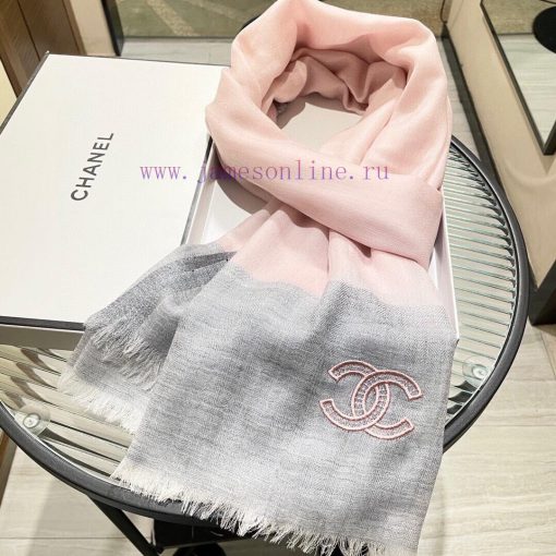 On arrival, the new Chanel cashmere scarf has a great hand feel and top-notch quality. It isrzol72nt - Image 4