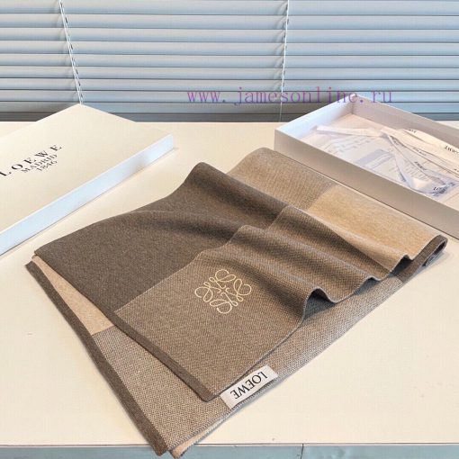 Rare high-end men's clothing, family benefits LOEWE embroidery 🪡 A very nice men's scarf~I l1etub1t7 - Image 4