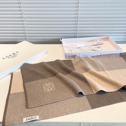 Rare high-end men's clothing, family benefits LOEWE embroidery 🪡 A very nice men's scarf~I l1etub1t7 - Image 7