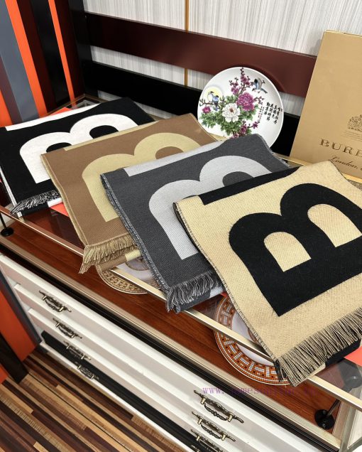 Burberry [Gift] Latest Double sided Large Letter Scarf [Moon] Super Recommended Large Letterw4bj8rio - Image 3