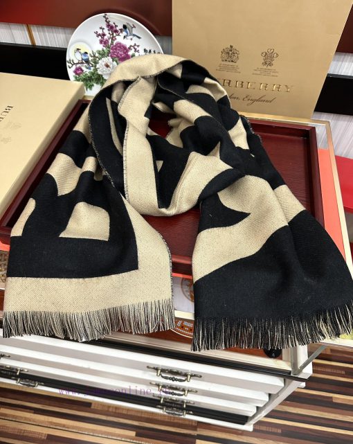 Burberry [Gift] Latest Double sided Large Letter Scarf [Moon] Super Recommended Large Letterw4bj8rio - Image 5