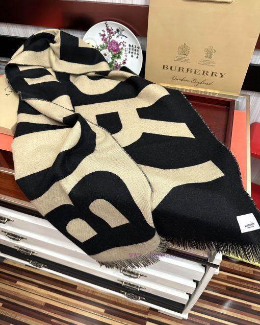 Burberry [Gift] Latest Double sided Large Letter Scarf [Moon] Super Recommended Large Letterw4bj8rio - Image 6