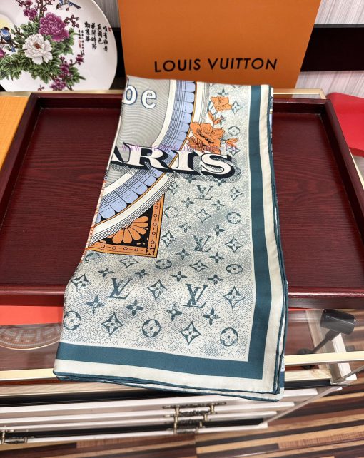 Lv's classic style silk square scarf, when you buy it, you always agree to buy it quickly. Hnrg1e9mw - Image 3