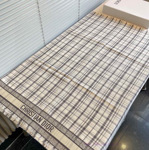 This kind of Dior is truly unbeatable, fashionable and versatile. The new Dior plaid patternr44xtzo8 - Image 7