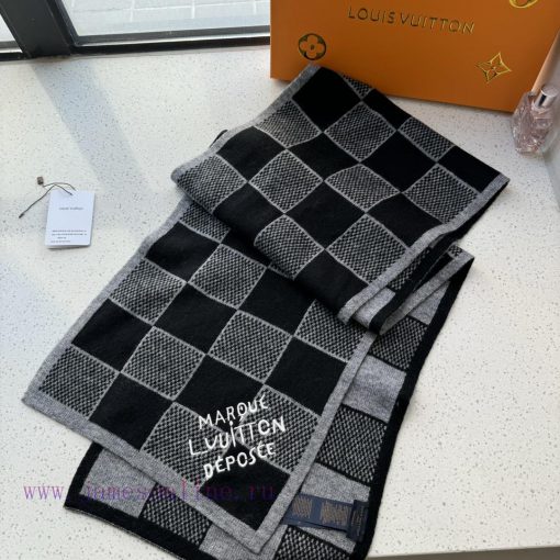 LV checkerboard wool knit this soft wool scarf uses delicate knitting techniques to weave cl9xwdie6g - Image 7
