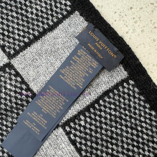 LV checkerboard wool knit this soft wool scarf uses delicate knitting techniques to weave cl9xwdie6g - Image 8