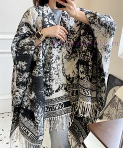 Dior's new Iru Animal Jungle Silk shawl is pure luxury and fashionable. It's so tasteful and1my6oxys