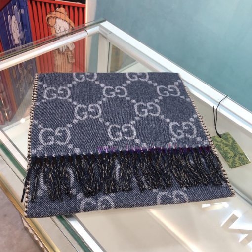 GUCCI's soft jacquard wool scarf features GG patterns on both sides, which are dynamic yet pmjmcjenn