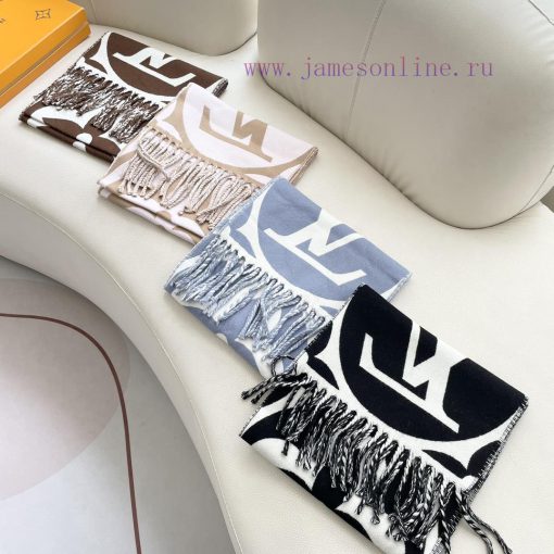This year's hottest pink and white scarf is the LV Essential scarf, which focuses on big elei70pxhpt - Image 3