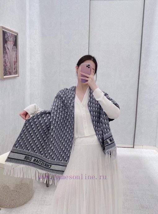 The best-selling Dior Oblique print scarf reinterprets the classic Dior logo, highlighting a3sm36cg8 - Image 3