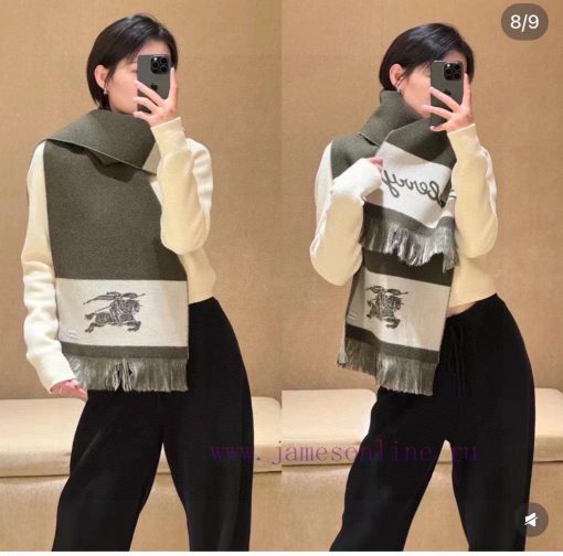 Burberry's new models this year are really trendy. The British style double-sided scarf is e98xuz0bc - Image 2