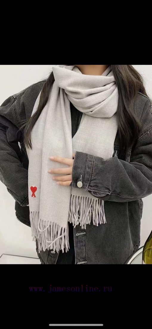 Minimalist scarf, Ami's new collection is now availableA high-end cashmere wool blend scarf jnt0q017
