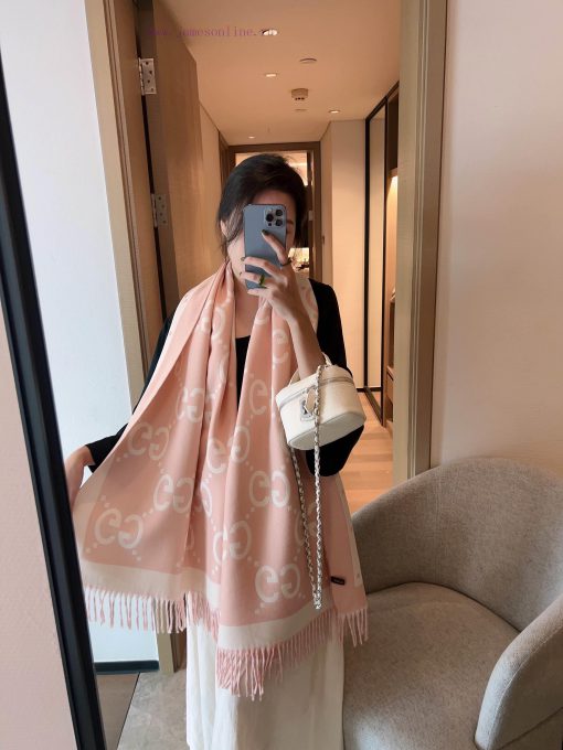 Customized purchasing grade latest double-sided dual-use scarf, GG logo, as Gucci's represen3w8y4b42 - Image 4