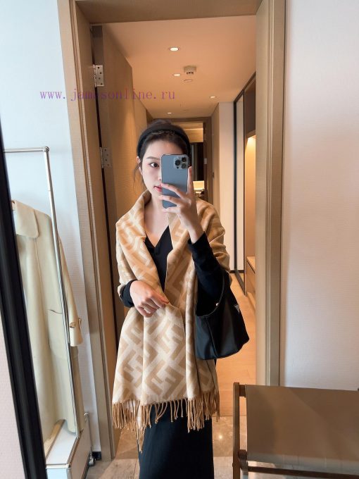 FENDI scarf, with a super gentle and stylish double-sided design, feels more youthful, gentlxwi8ozpb - Image 2