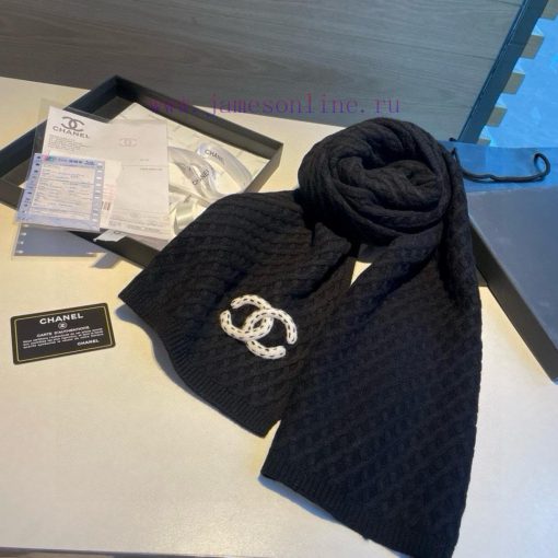 ▪ Chanel Chanel is a rare knitted piece with gentle color matching. Super obsessed with lowbec0mkn5 - Image 8