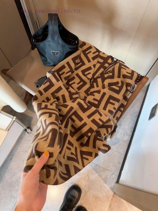 FENDI scarf, with a super gentle and stylish double-sided design, feels more youthful, gentl5c4uu9jk - Image 8