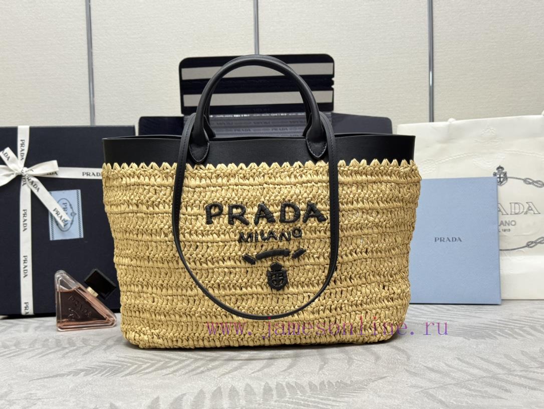 The new straw woven tote bag, size 1bg499, is made of woven fabric and soft material. This mt5b5n0bb