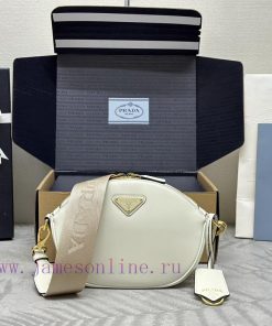 New crossbody bag, shoulder bag 1BH212. This leather mini handbag showcases contemporary chawtorni0d