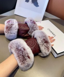 Chanel's new autumn and winter short lazy rabbit fur sheepskin embroidered gloves are worth g1r85v2d