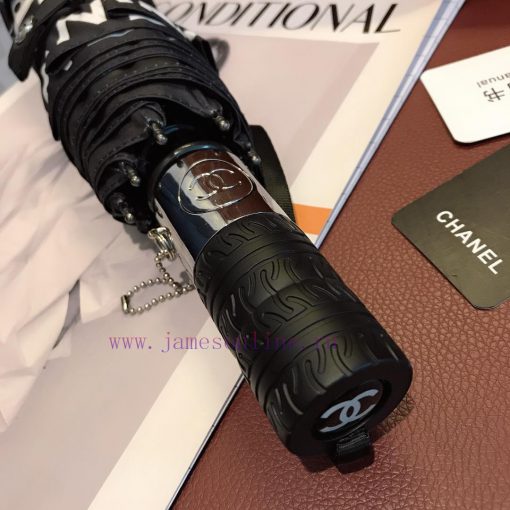 CHANEL's new Eiffel Tower is a hot fashion item for summer. It is a fully automatic folding td0vwb8x - Image 4
