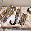 Burberry comes with a handbag and a complete set of gift box packaging. The classic circular8jayf5a7