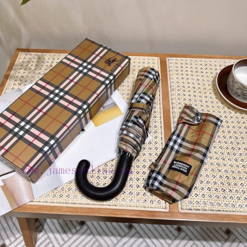 Burberry comes with a handbag and a complete set of gift box packaging. The classic circular8jayf5a7 - Image 2