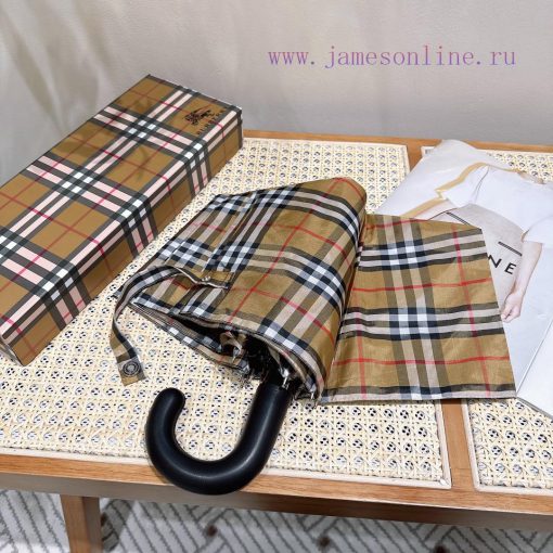 Burberry comes with a handbag and a complete set of gift box packaging. The classic circular8jayf5a7 - Image 6