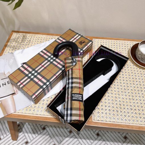 Burberry comes with a handbag and a complete set of gift box packaging. The classic circular8jayf5a7 - Image 7