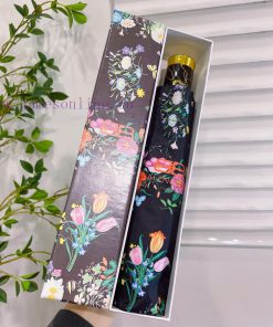 Balenciaga's summer collection is reflected in every detail, not only in its fashionable fasy7xdbjgo