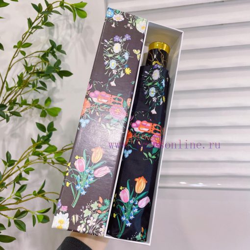 Balenciaga's summer collection is reflected in every detail, not only in its fashionable fasy7xdbjgo - Image 2
