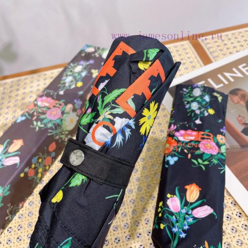 Balenciaga's summer collection is reflected in every detail, not only in its fashionable fasy7xdbjgo - Image 5