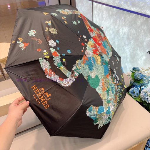 Herm è s Huama Premium H Home Triple Fold Automatic Umbrella is presented with its exquisite8lknrfqe - Image 8